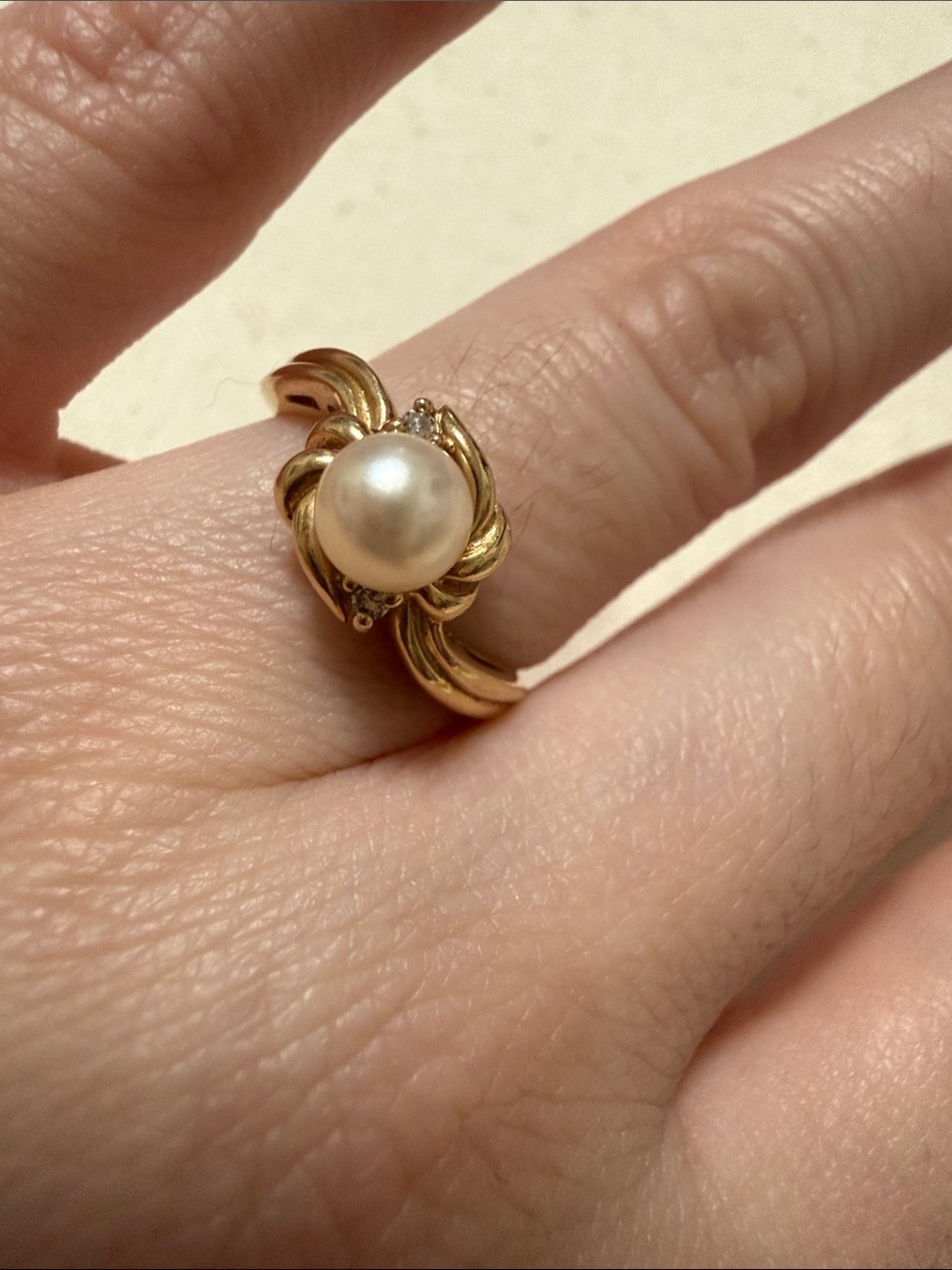 Stunning 14K Gold Swirl Ring W/Pearl & Diamond size 6 - Picture 6 of 17